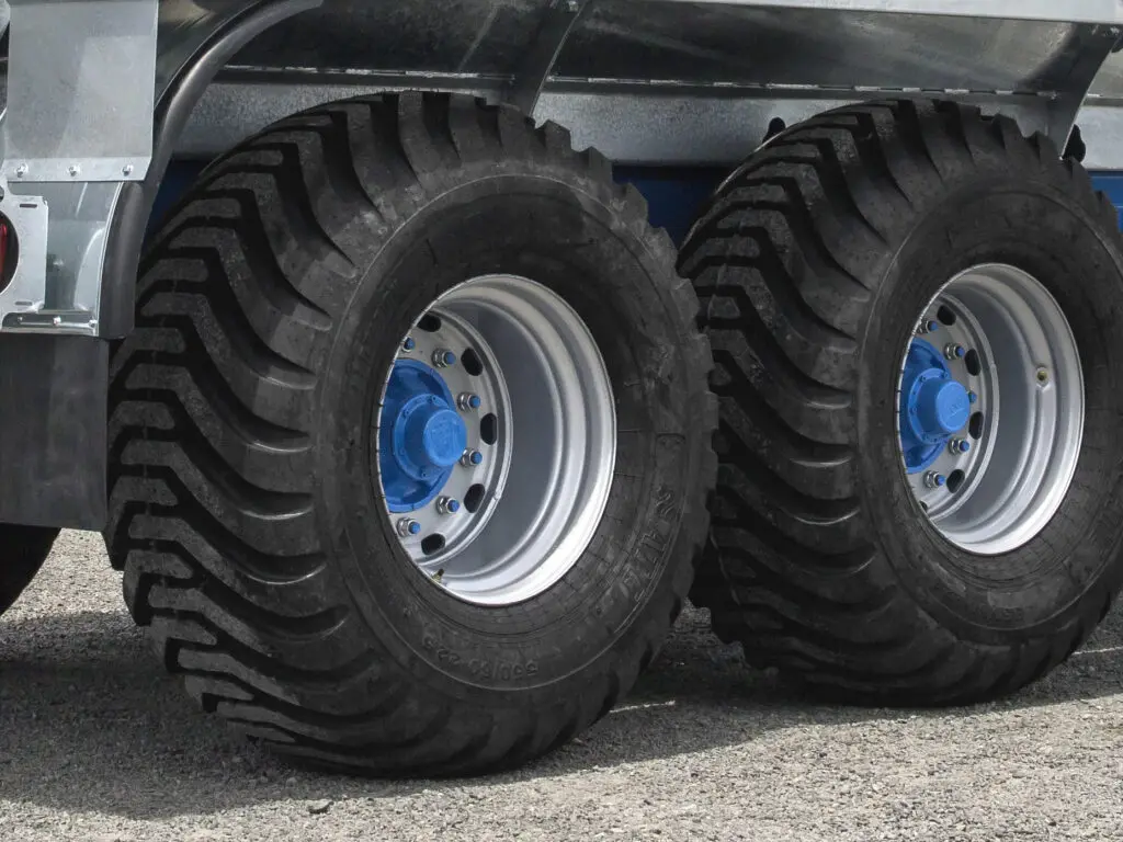 Slurry Tankers: The Safe Option for Health, Safety and Compliance 3 12000L wheels
