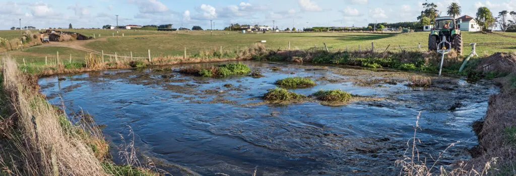 Keep up the PondBugs™ Over Winter 8 Blog hero PTO vs Electric Stirrer