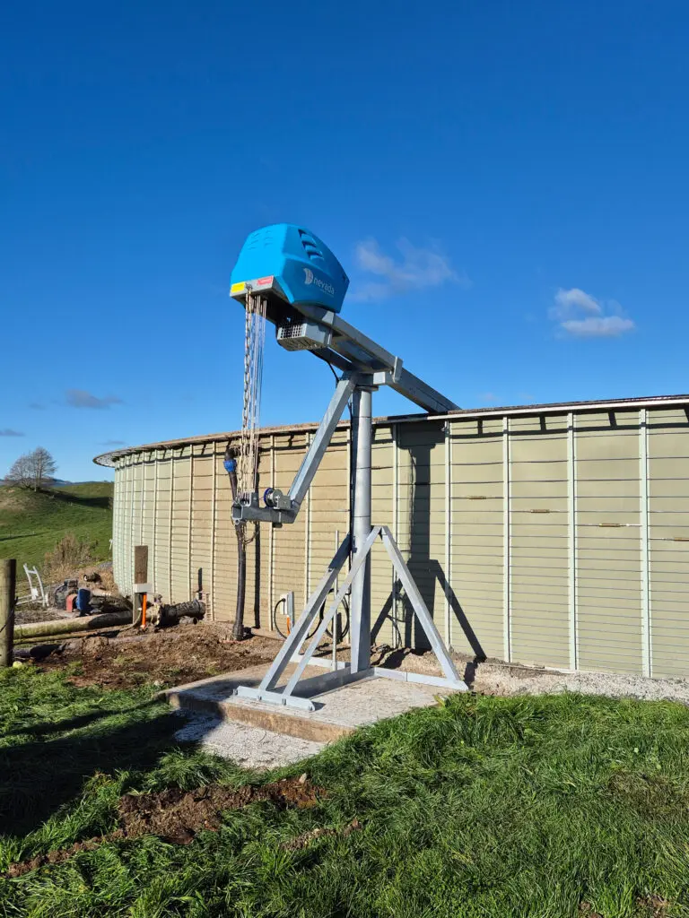Above Ground Effluent Tanks – Keep Your Effluent Well Mixed 2 Nevada TankStir 710 positioned at the side of an above ground effluent tank