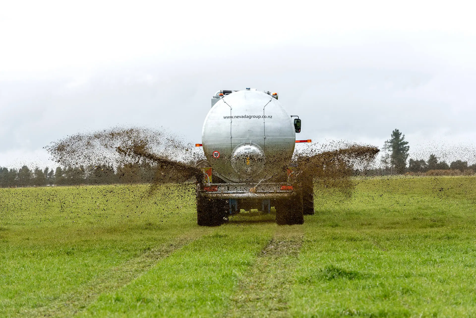 Dual Nevada RainWave™ spreading effluent with a Triple Slurry Tanker