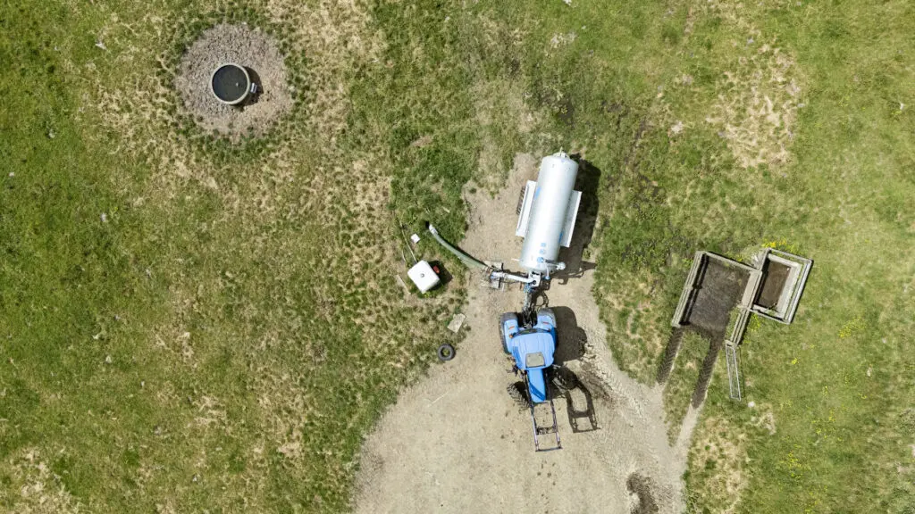 Slurry Tankers: Do I Need Auto-Fill? 1 Nevada 10,000L Single Axle Slurry Tanker with auto-fill arm, drone shot from top