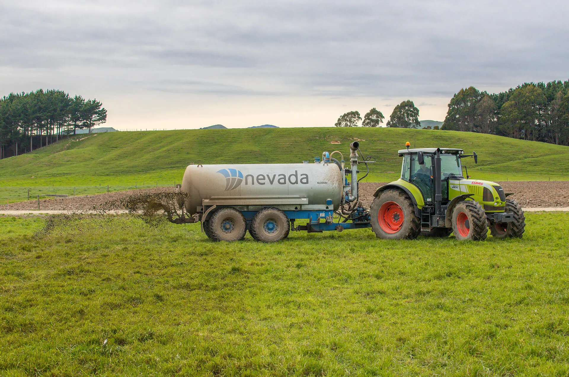 Nevada 10,000L Tandem Slurry Tanker spreading with RainWave