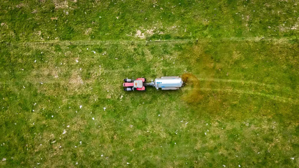 Are Slurry Tankers Really a Cost Effective Way to Spread Effluent? 3 Nevada 12,800L Tandem Slurry Tanker spreading with RainWave