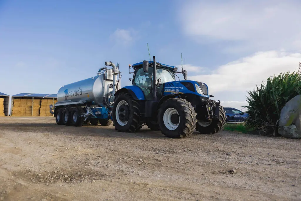 Effluent Pond Size - Is Bigger Really Better? 2 Nevada 20000 Tridem Axle Slurry Tanker Blue Tractor 002