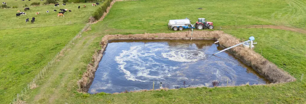 3 Labour Saving Tips for Effluent Management 8 Nevada Electric Stirrer in pond with Slurry Tanker