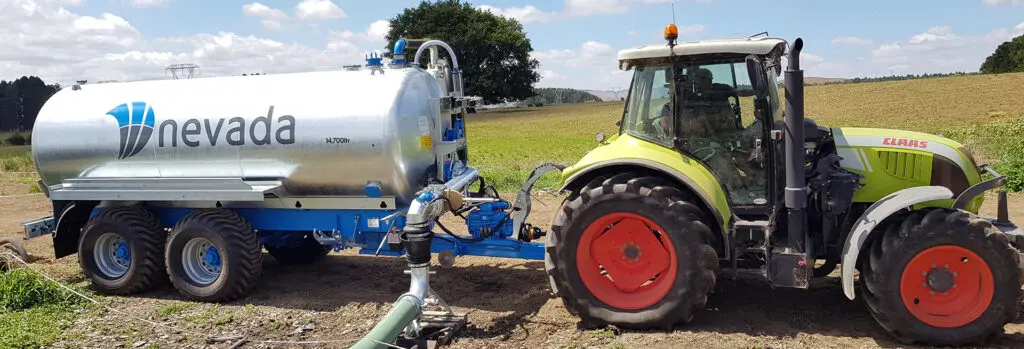 5 Advantages of Slurry Tankers for Smart Dairy Farmers 10 Daniel filling up his Nevada Tandem Slurry Tanker with the 8in auto fill arm