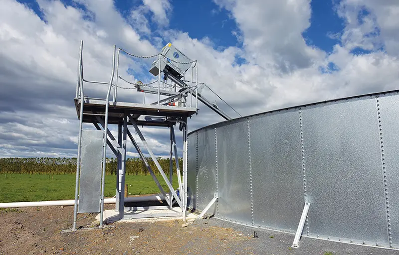 How to Choose the Right Effluent Pond Stirrer 6 Nevada Pedestal at the side of an above ground effluent tank