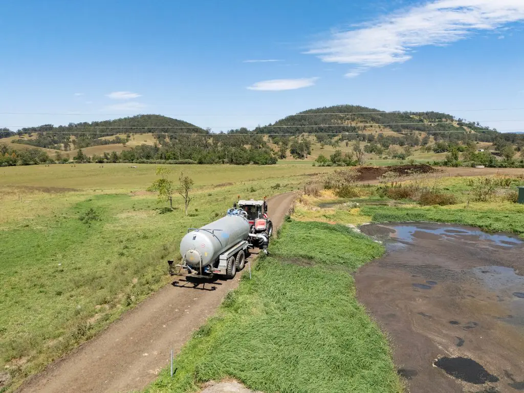 Nevada 16,500L Tandem Slurry Tanker Filling at an effluent pond
