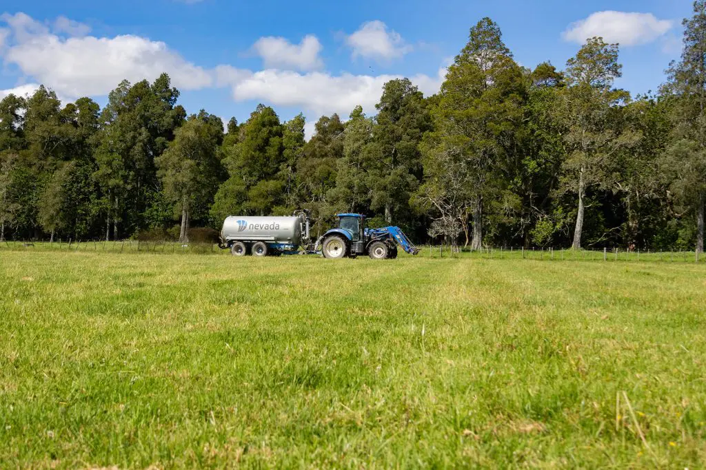 How do you stay on good terms with your neighbour? 1 Logan Hewlett from Northland, spreading effluent with his Nevada 12800L Tandem Slurry Tanker