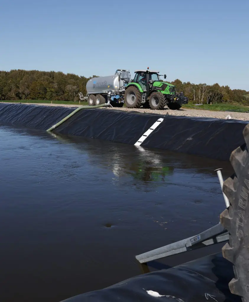 Dairy effluent slurry tanker and effluent pto pond stirrer